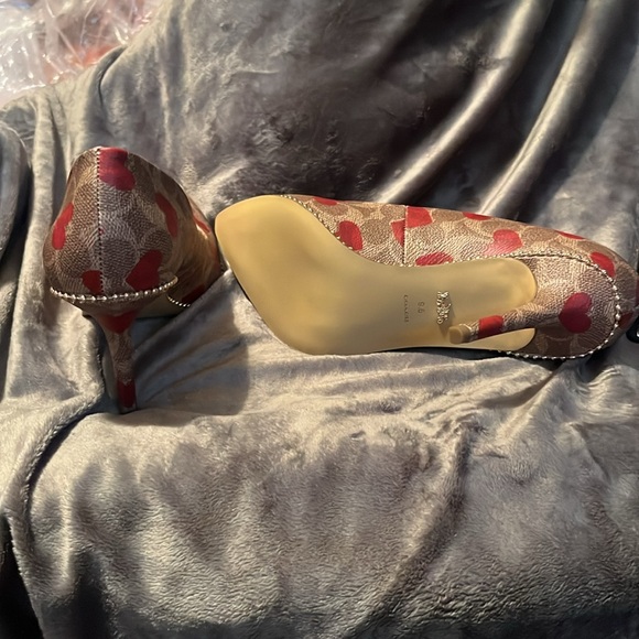 Coach shoes with red hearts 9 1/2 3 inches - Picture 4 of 6